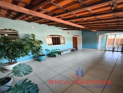 Casa para Venda, em Ibirit�, bairro Jardim das Rosas, 6 dormit�rios, 2 banheiros, 2 su�tes, 4 vagas